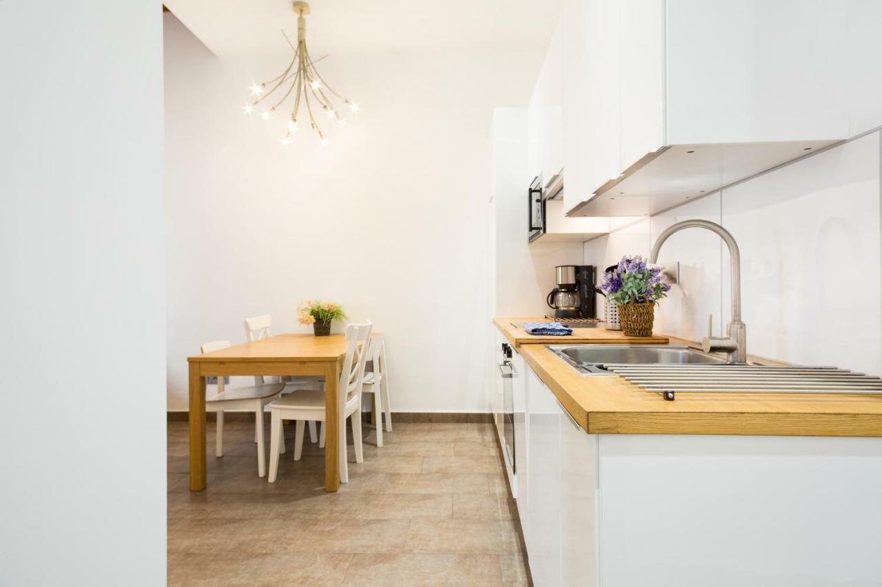 Stay U-Nique Apartments Eixample Center บาร์เซโลนา ภายนอก รูปภาพ
