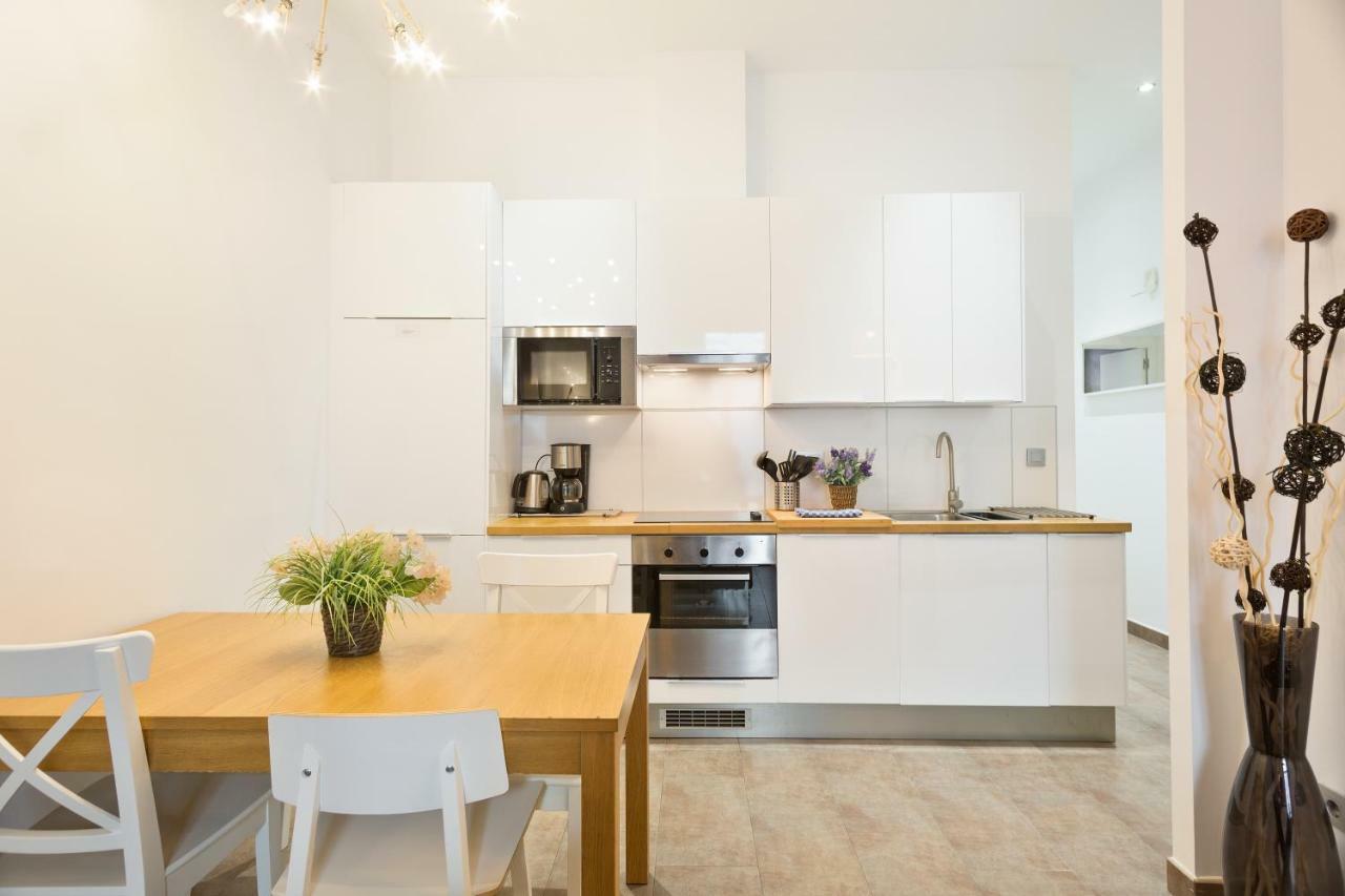 Stay U-Nique Apartments Eixample Center บาร์เซโลนา ภายนอก รูปภาพ